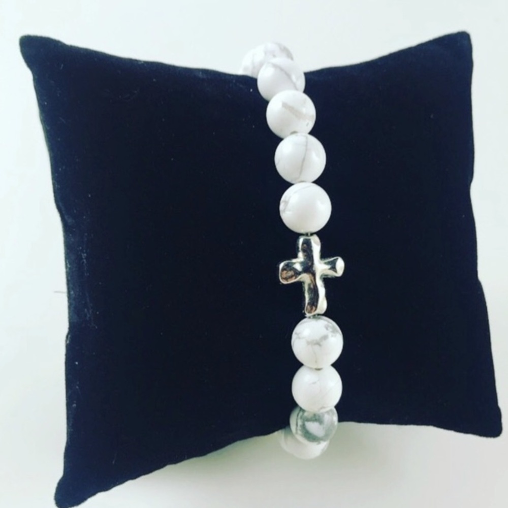 Men or women white & grey howlite cross bracelet - Picture 3 of 7